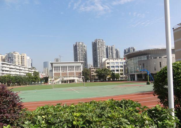 四川大學(xué)附屬中學(xué)地理位置和咨詢電話是？