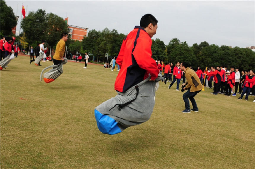 德陽外國語學校是一所民辦高中嗎？