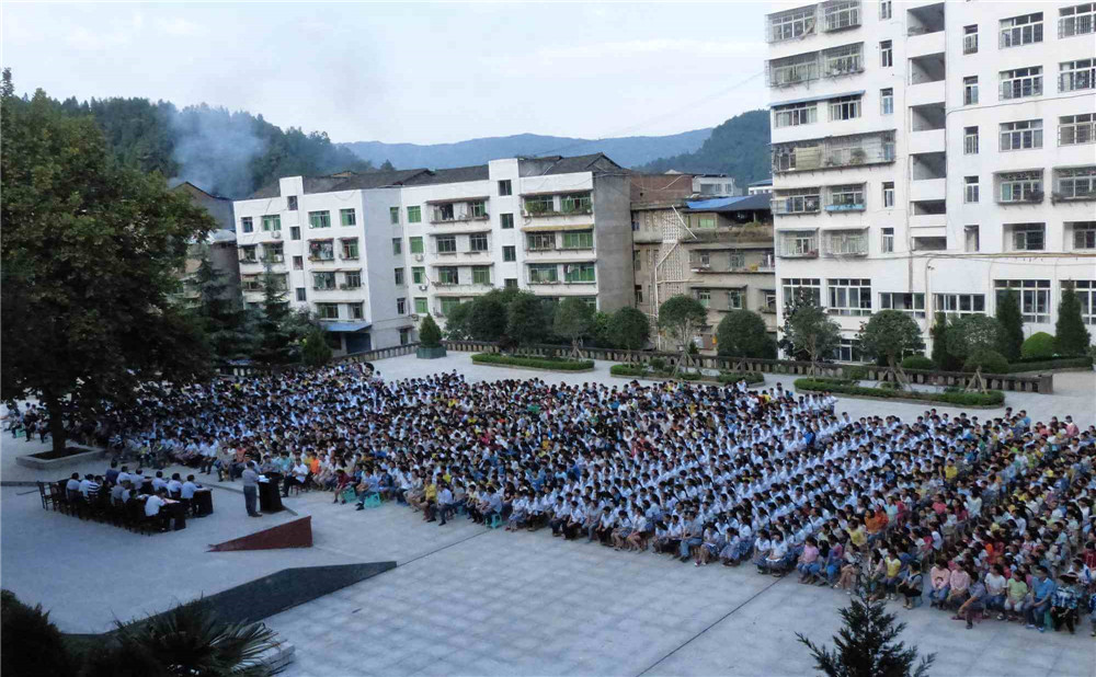 平昌縣響灘中學(xué)學(xué)校地址在哪里？