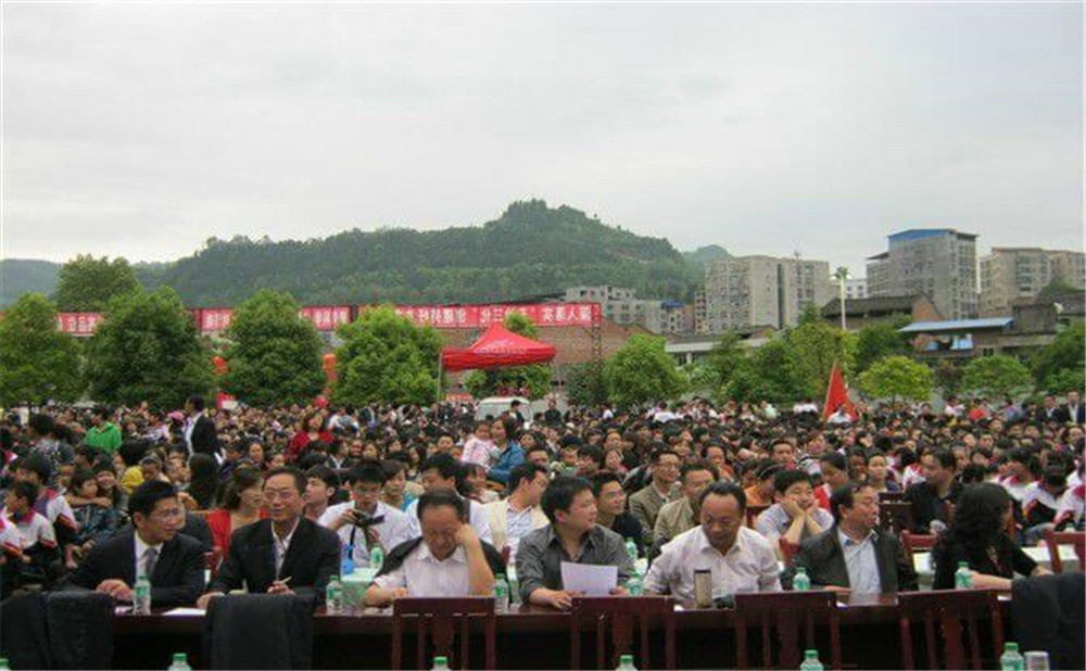 平昌縣駟馬中學(xué)學(xué)校詳細(xì)地址在哪里？