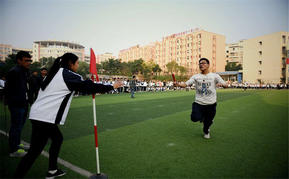 高坪中學(xué)學(xué)校詳細地址在什么地方？