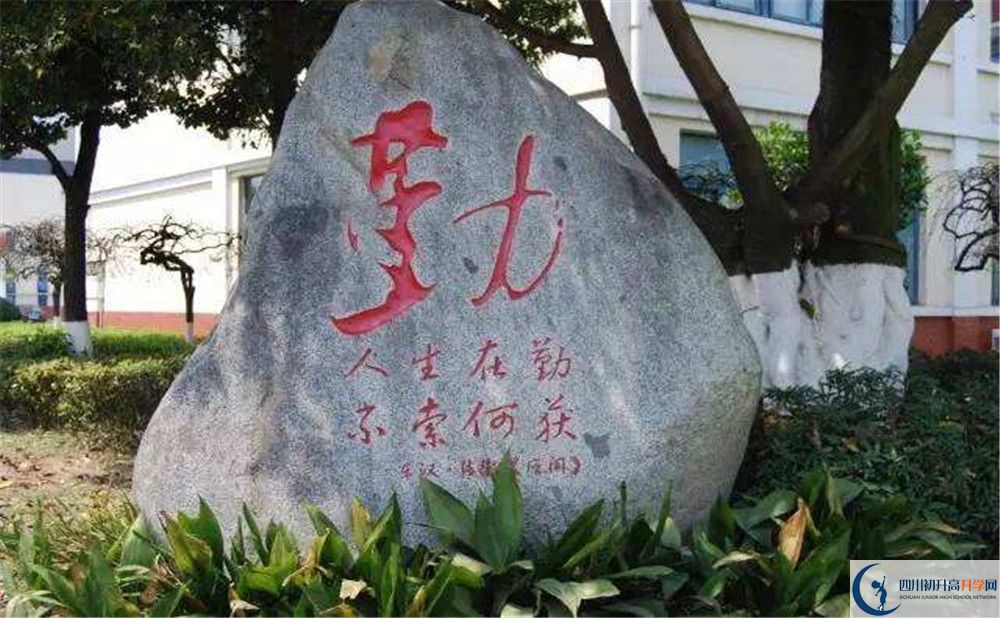 敖平中學(xué)一學(xué)期的學(xué)費(fèi)是多少？