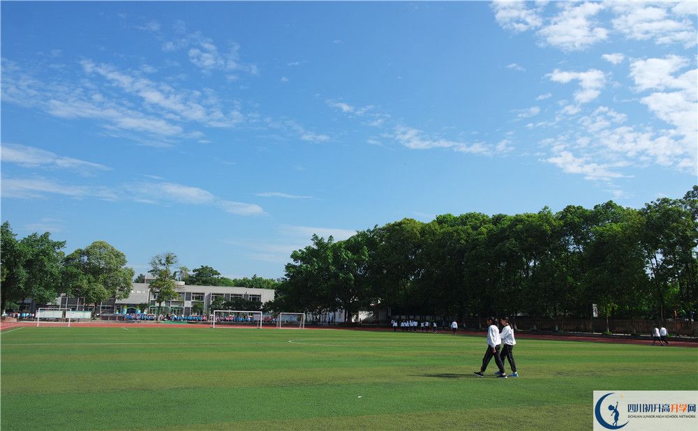 成都成飛中學(xué)的高中住宿怎么樣？